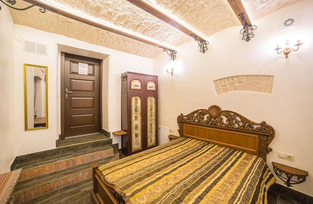 Apartments On Valova 16, On Market Square Львов Экстерьер фото